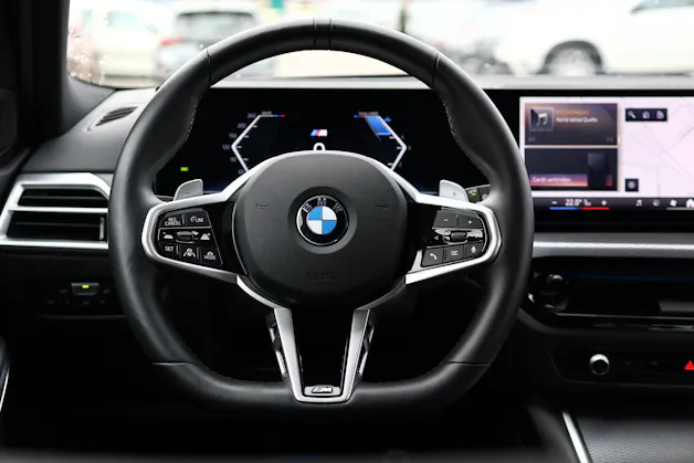 BMW 320d xDrive 48V Touring Steptronic M Sport * AHK *