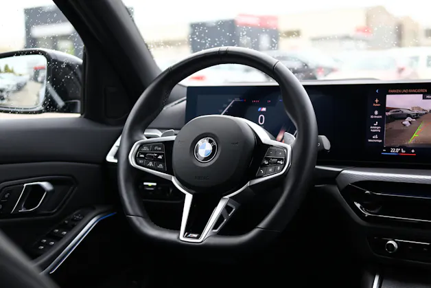 BMW 320d xDrive 48V Touring Steptronic M Sport * AHK *