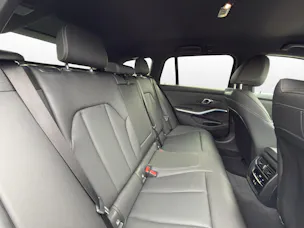 BMW 320d xDrive 48V Touring Steptronic M Sport * AHK *