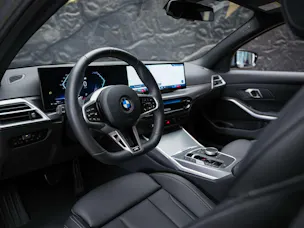 BMW 320i xDrive Steptronic M Sport Pro *Facelift*Werksgarantie*20" Felgen*Abstandsregler*