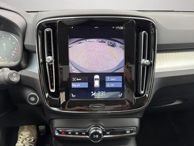 VOLVO XC40 2.0 T4 Momentum AWD