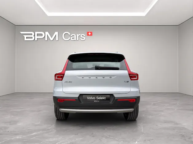 VOLVO XC40 2.0 T4 Momentum AWD