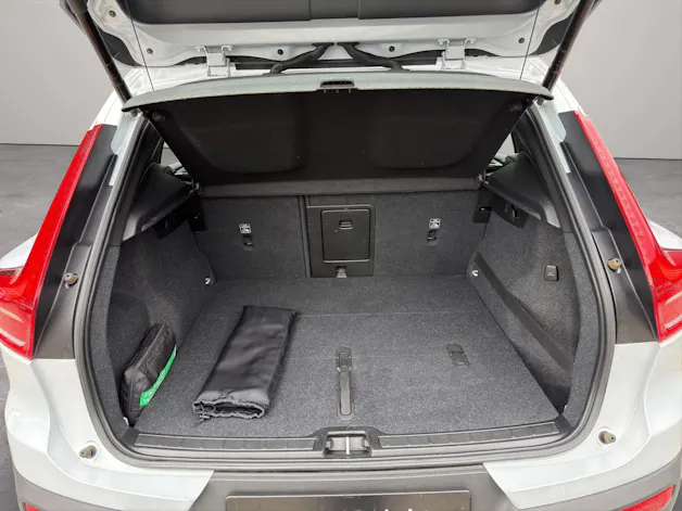 VOLVO XC40 2.0 T4 Momentum AWD