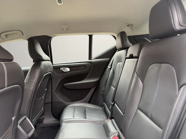 VOLVO XC40 2.0 T4 Momentum AWD