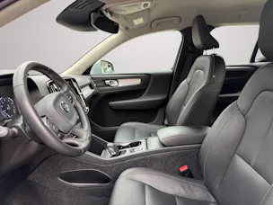 VOLVO XC40 2.0 T4 Momentum AWD