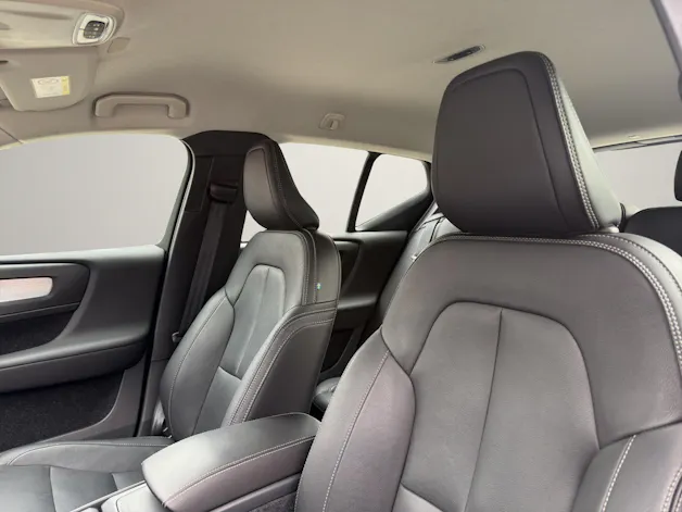 VOLVO XC40 2.0 T4 Momentum AWD