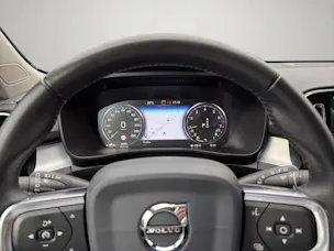 VOLVO XC40 2.0 T4 Momentum AWD