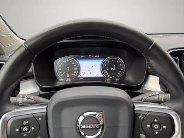 VOLVO XC40 2.0 T4 Momentum AWD