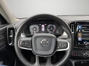 VOLVO XC40 2.0 T4 Momentum AWD