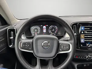 VOLVO XC40 2.0 T4 Momentum AWD