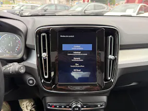 VOLVO XC40 2.0 T4 Momentum AWD