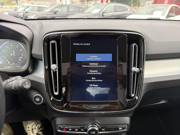 VOLVO XC40 2.0 T4 Momentum AWD