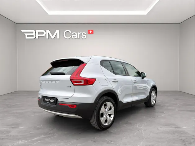 VOLVO XC40 2.0 T4 Momentum AWD