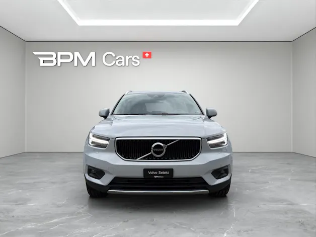 VOLVO XC40 2.0 T4 Momentum AWD