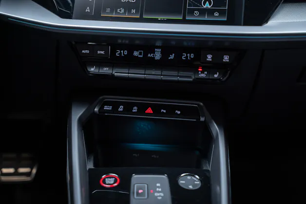 AUDI S3 Limousine 2.0 TFSI quattro S-Tronic / Sportsitze / Tempomat / Sitzheizung