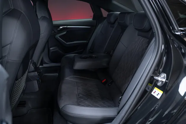 AUDI S3 Limousine 2.0 TFSI quattro S-Tronic / Sportsitze / Tempomat / Sitzheizung