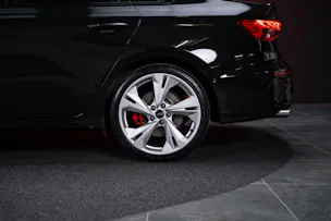 AUDI S3 Limousine 2.0 TFSI quattro S-Tronic / Sportsitze / Tempomat / Sitzheizung