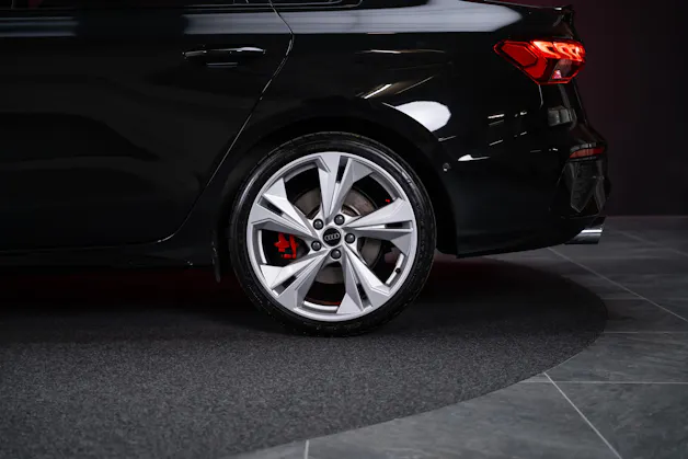 AUDI S3 Limousine 2.0 TFSI quattro S-Tronic / Sportsitze / Tempomat / Sitzheizung