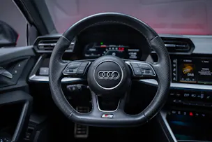AUDI S3 Limousine 2.0 TFSI quattro S-Tronic / Sportsitze / Tempomat / Sitzheizung