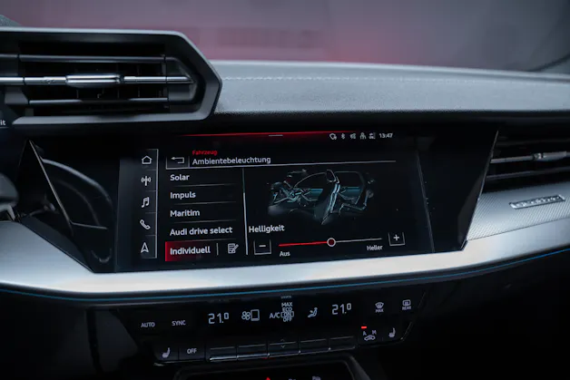 AUDI S3 Limousine 2.0 TFSI quattro S-Tronic / Sportsitze / Tempomat / Sitzheizung