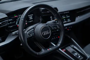 AUDI S3 Limousine 2.0 TFSI quattro S-Tronic / Sportsitze / Tempomat / Sitzheizung