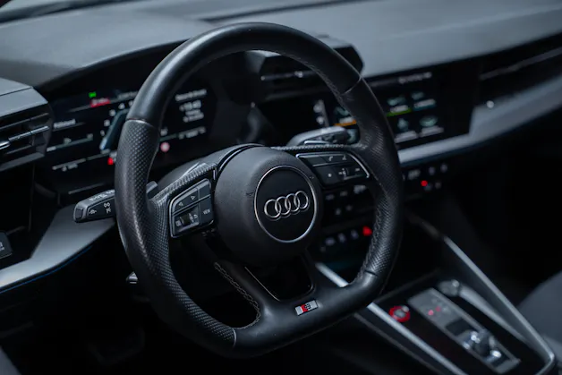 AUDI S3 Limousine 2.0 TFSI quattro S-Tronic / Sportsitze / Tempomat / Sitzheizung