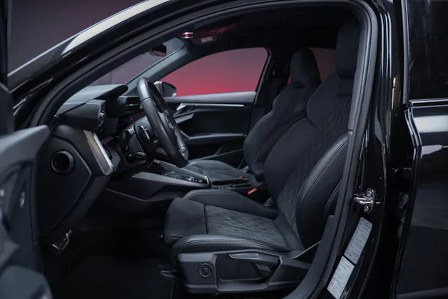 AUDI S3 Limousine 2.0 TFSI quattro S-Tronic / Sportsitze / Tempomat / Sitzheizung