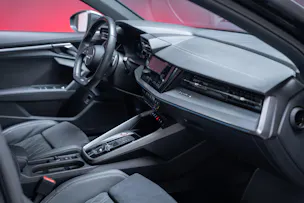 AUDI S3 Limousine 2.0 TFSI quattro S-Tronic / Sportsitze / Tempomat / Sitzheizung