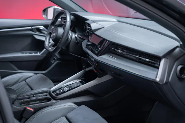 AUDI S3 Limousine 2.0 TFSI quattro S-Tronic / Sportsitze / Tempomat / Sitzheizung