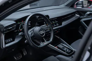 AUDI S3 Limousine 2.0 TFSI quattro S-Tronic / Sportsitze / Tempomat / Sitzheizung