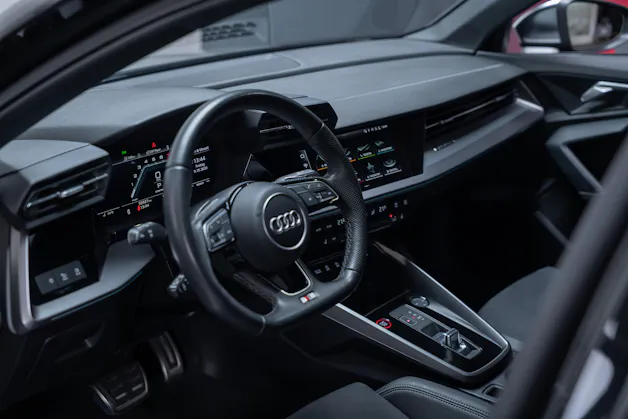AUDI S3 Limousine 2.0 TFSI quattro S-Tronic / Sportsitze / Tempomat / Sitzheizung
