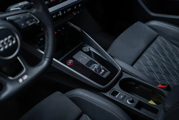 AUDI S3 Limousine 2.0 TFSI quattro S-Tronic / Sportsitze / Tempomat / Sitzheizung
