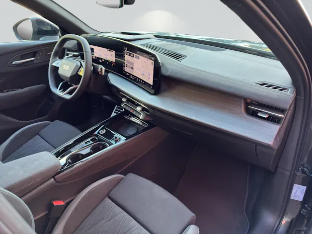 AUDI Q3 SUV e-hybrid 200 kW S tronig