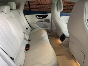 MERCEDES-BENZ EQE 300
