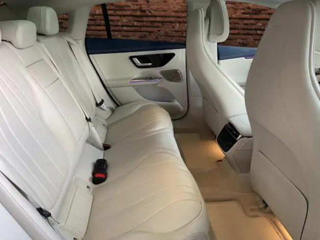 MERCEDES-BENZ EQE 300