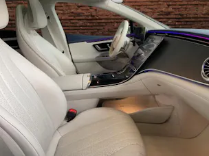 MERCEDES-BENZ EQE 300