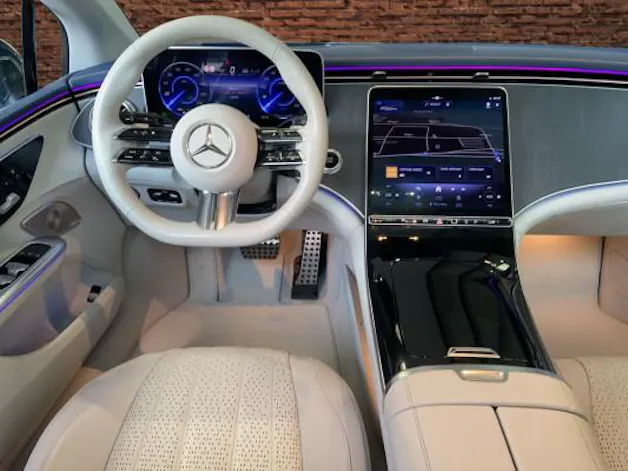 MERCEDES-BENZ EQE 300