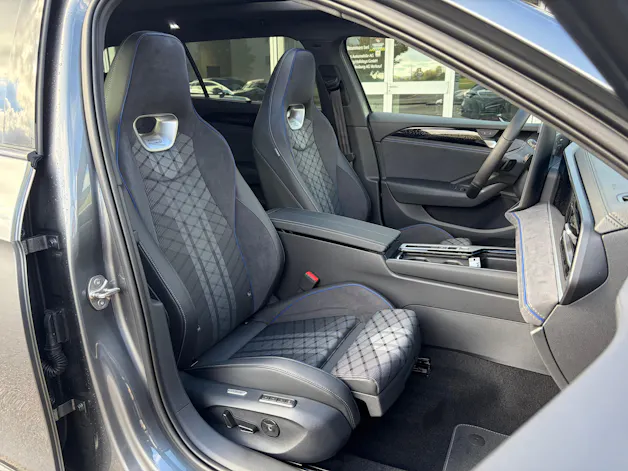 VW Passat Variant 2.0 TSI evo4 R-Line 4 Motion DSG