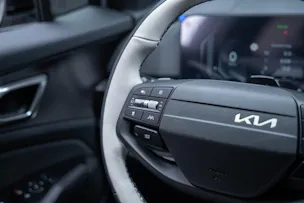 Kia Sportage 1.6T-GDi PHEV Style 4x4 A / Sitz & Lenkradheizung / Navi / Rückfahrkamera