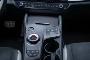 Kia Sportage 1.6T-GDi PHEV Style 4x4 A / Sitz & Lenkradheizung / Navi / Rückfahrkamera