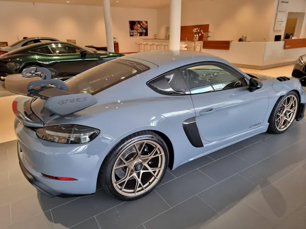 PORSCHE 718 Cayman GT4 RS Weissach
