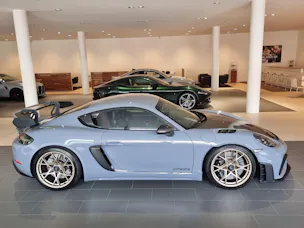 PORSCHE 718 Cayman GT4 RS Weissach