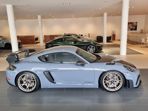 PORSCHE 718 Cayman GT4 RS Weissach
