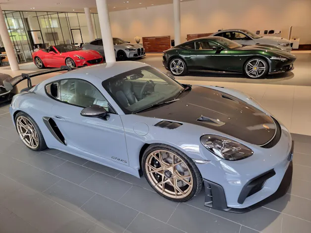 PORSCHE 718 Cayman GT4 RS Weissach