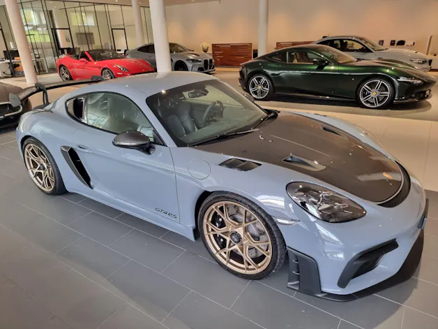 PORSCHE 718 Cayman GT4 RS Weissach