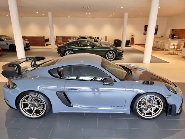 PORSCHE 718 Cayman GT4 RS Weissach