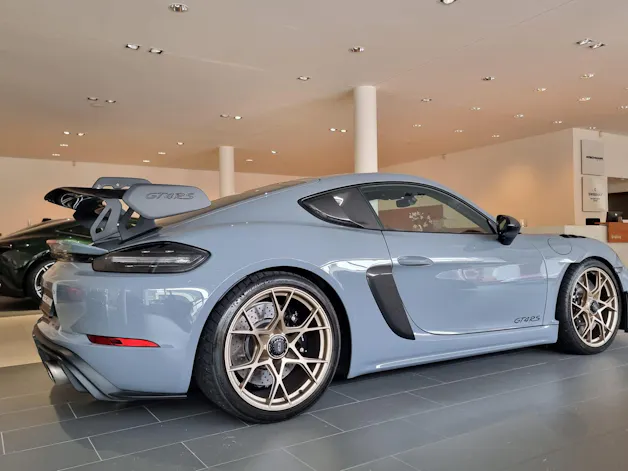 PORSCHE 718 Cayman GT4 RS Weissach