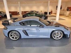 PORSCHE 718 Cayman GT4 RS Weissach