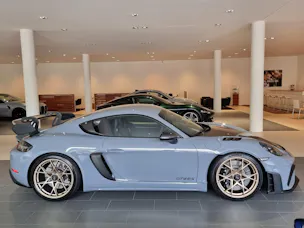 PORSCHE 718 Cayman GT4 RS Weissach