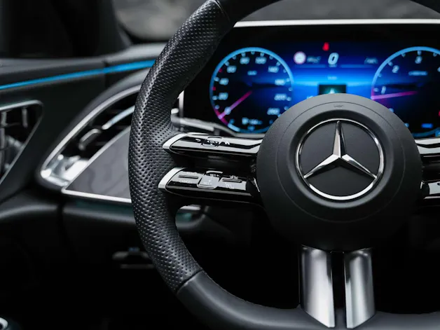MERCEDES-BENZ E 220 d AMG Line 9G-Tronic *Werksgarantie*21" Felgen*Panorama*Lenkradheizung*